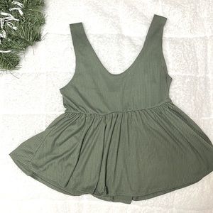 Brit&Bri Size: S green vertical textured lined tank top